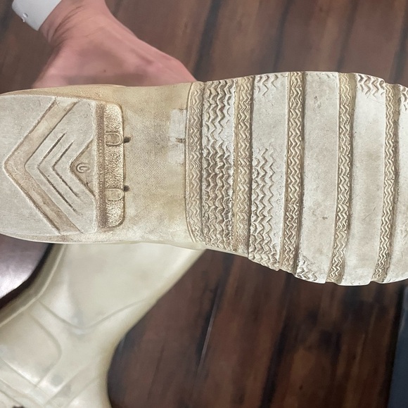 HUNTER Women’s Cream Rain Boots - Size 6 - Picture 5 of 9